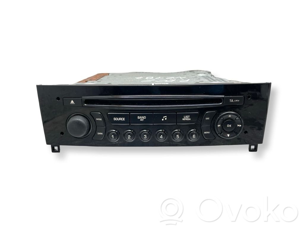 Radio / CD/DVD atskaņotājs / navigācija