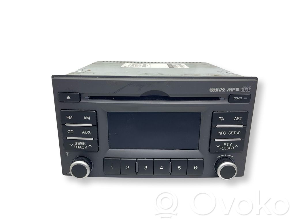 Radio / CD/DVD atskaņotājs / navigācija