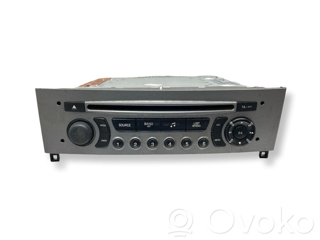 Radio / CD/DVD atskaņotājs / navigācija