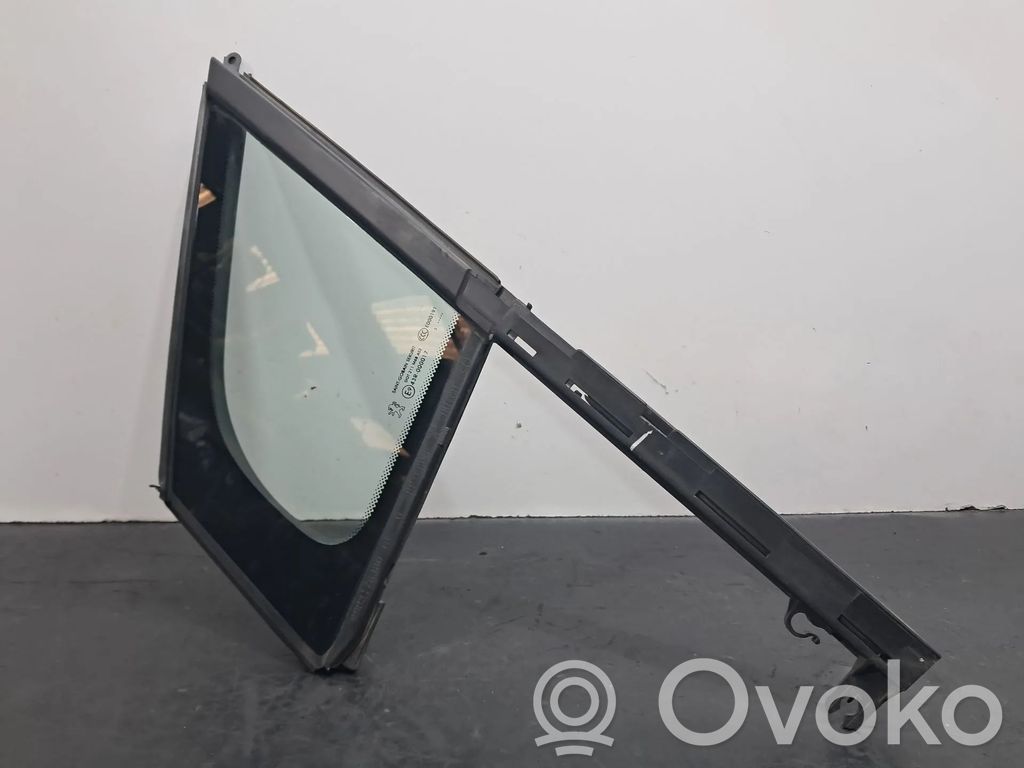 9201N9 Peugeot 5008 Front triangle window/glass, €80.20 | RRR