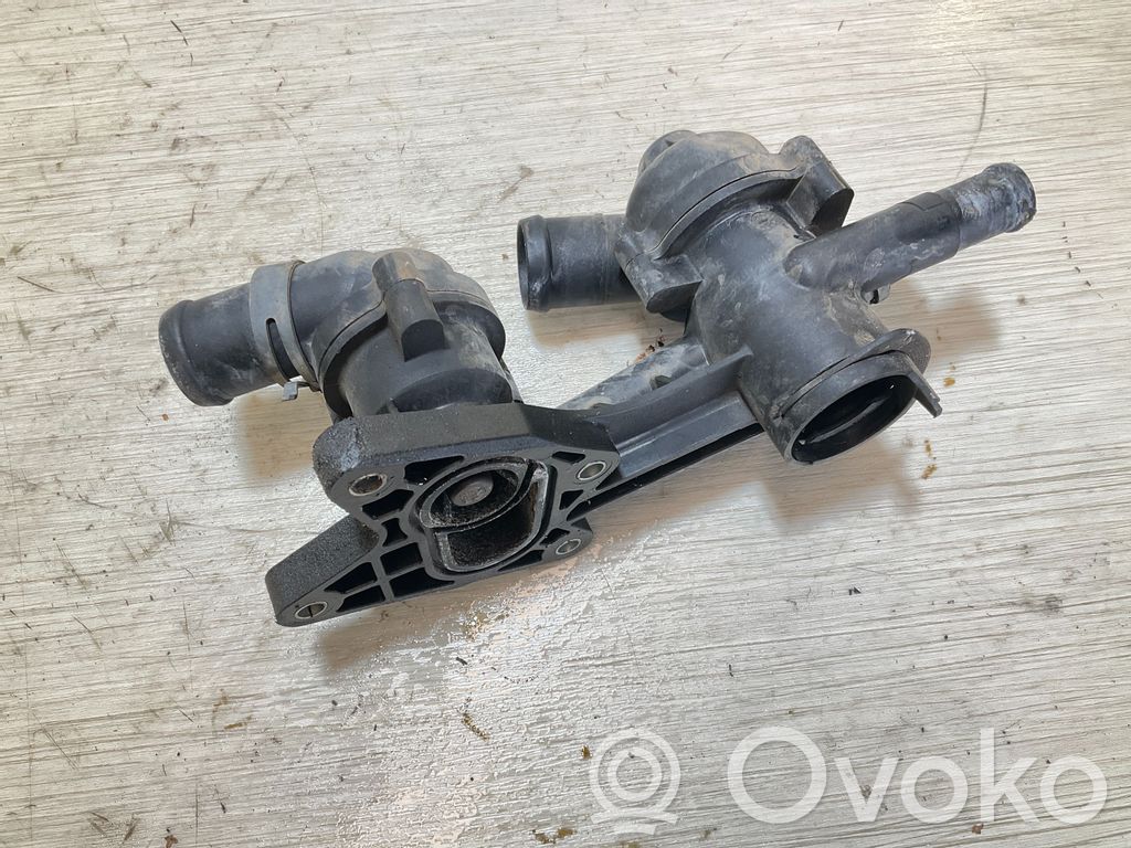 SIG37795 Audi A3 S3 8P Boîtier de thermostat / thermostat 03C121121D