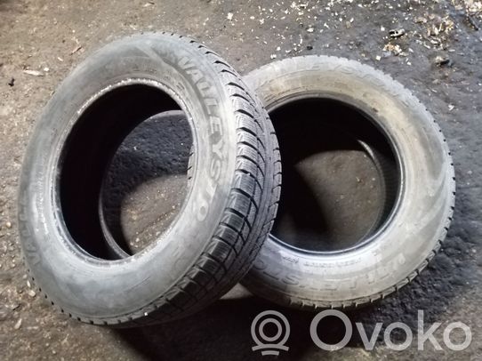 Pneus d'hiver R17   23565R17