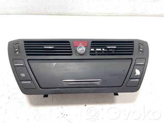 Grille d'aération centrale   30378238,30378238,303781,303845,303846,36532,96832655ZD,AW150207112