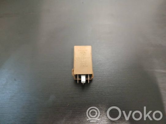 BMW 5 E39 Module relais lève-vitre 