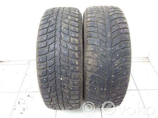 Volkswagen Golf II Pneus d’hiver R16 à crampons 
