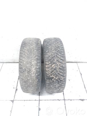 Volkswagen Golf II Pneus d’hiver R15 à crampons 