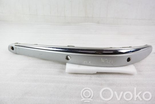 Mercedes-Benz E W211 Modanatura separatore del paraurti anteriore 