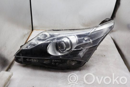 Toyota Avensis T270 Priekinis žibintas 