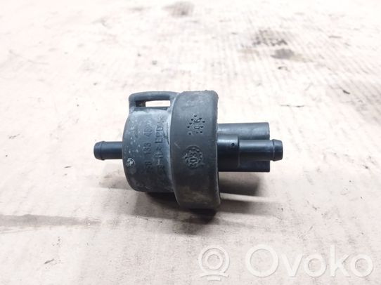 Volkswagen PASSAT B6 Valvola di depressione 