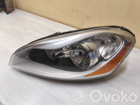 Volvo XC60 Priekinis žibintas 