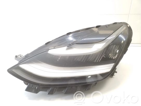 Tesla Model 3 Priekinis žibintas 