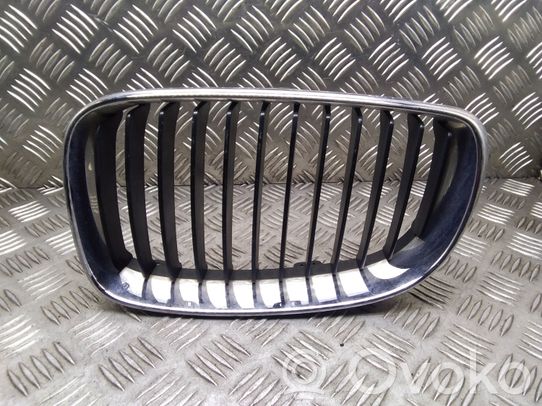 BMW 1 E81 E87 Grotelės priekinės 