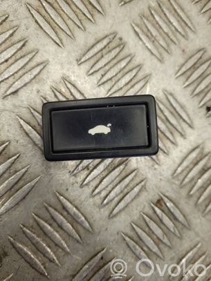 Aizmugurējo durvju aizvēršanas slēdzis   3D0959831C