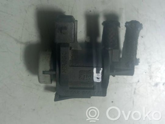 Audi A4 S4 B6 8E 8H Valvola di depressione 