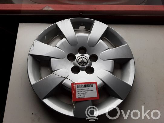 Toyota Avensis T220 Заводская крышка (крышки) от центрального отверстия колеса 