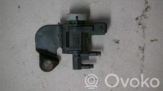 Volkswagen PASSAT B5.5 Valvola di depressione 