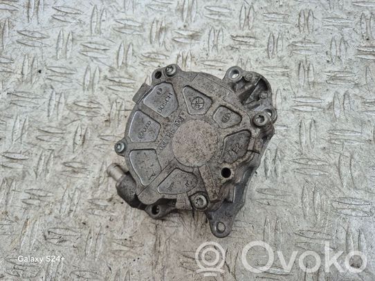 Volkswagen PASSAT B7 Pompe à vide 