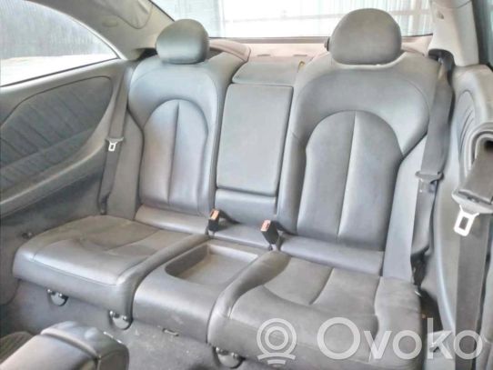 Mercedes-Benz CLK A209 C209 Istuinsarja 