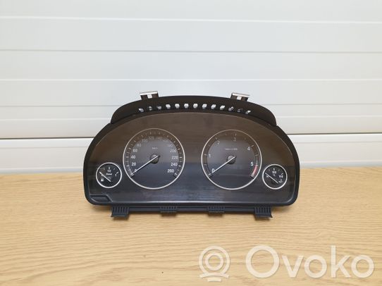 BMW 5 F10 F11 Nopeusmittari (mittaristo) 