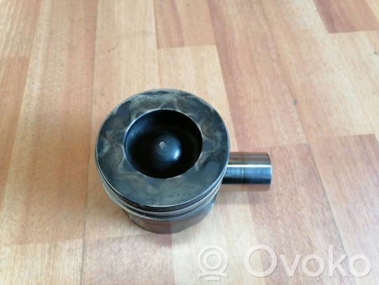 Jaguar XF X250 Piston 