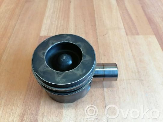 Jaguar XF X250 Piston 