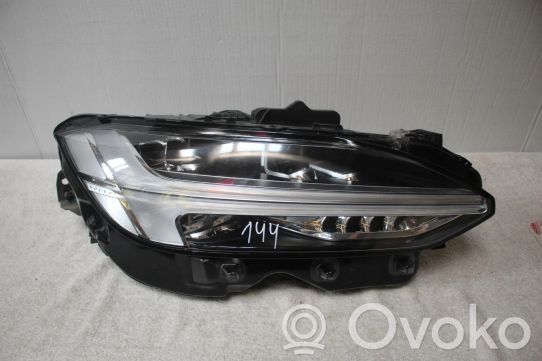 Volvo S90, V90 Priekinis žibintas 