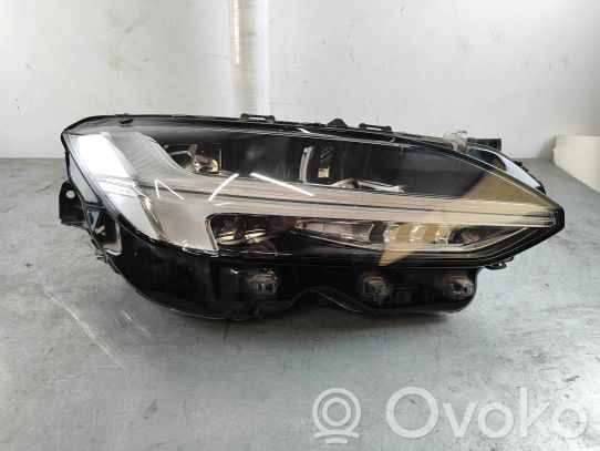 Volvo S90, V90 Priekinis žibintas 