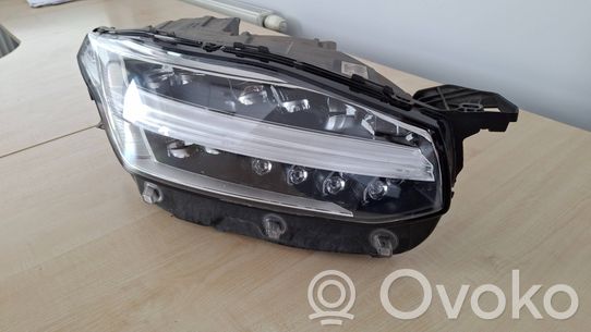 Volvo XC90 Priekinis žibintas 