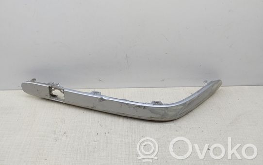 Mercedes-Benz C W203 Modanatura separatore del paraurti anteriore 