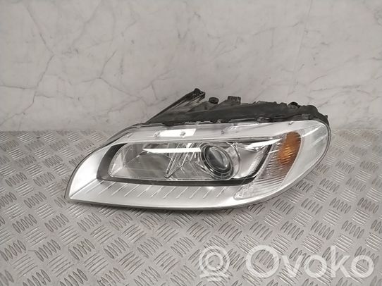 Volvo V70 Priekinis žibintas 