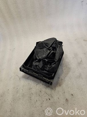 Audi V8 Daiktadėžė bagažinėje 