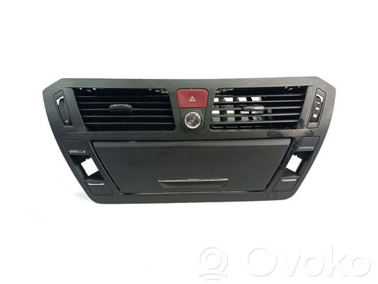 Grille d'aération centrale   303845