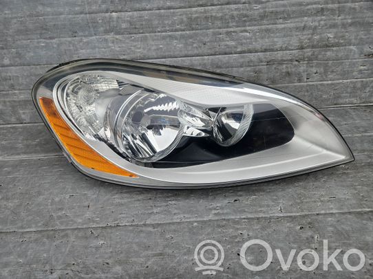 Volvo XC60 Priekinis žibintas 