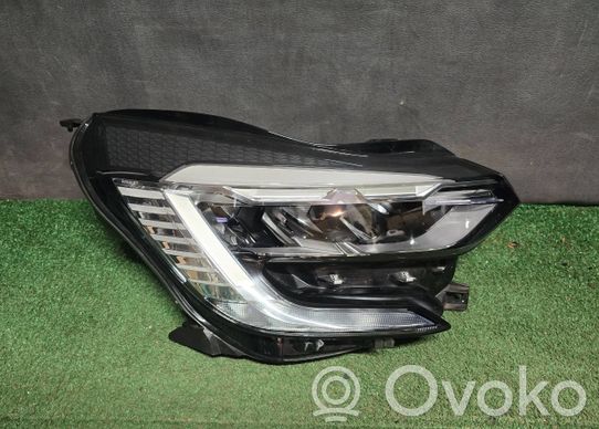 Renault Captur II Priekinis žibintas 