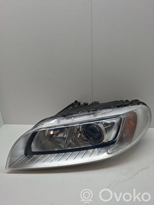 Volvo XC70 Priekinis žibintas 