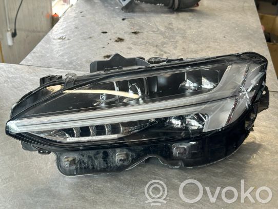 Volvo S90, V90 Priekinis žibintas 