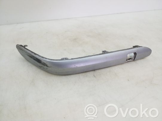 Mercedes-Benz C W203 Modanatura separatore del paraurti anteriore 