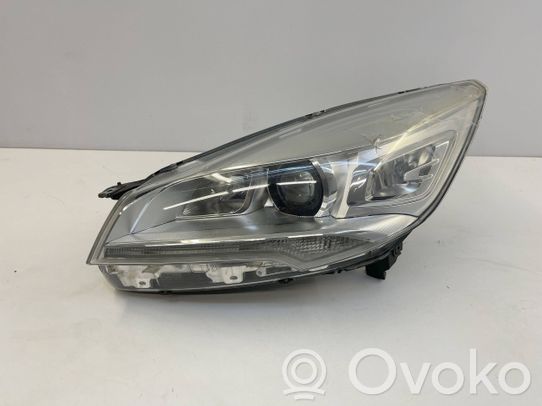 Ford Kuga II Priekinis žibintas 