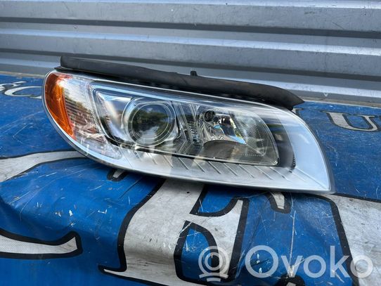 Volvo XC70 Priekinis žibintas 