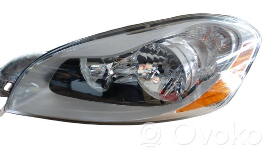 Volvo XC60 Priekinis žibintas 
