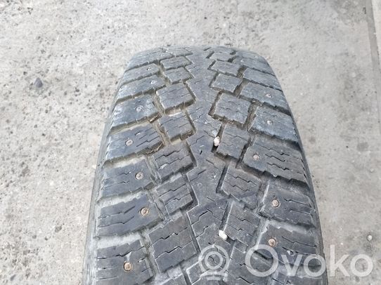 Volkswagen Golf IV Pneus d’hiver R15 C à crampons 