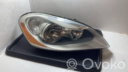Volvo XC60 Priekinis žibintas 