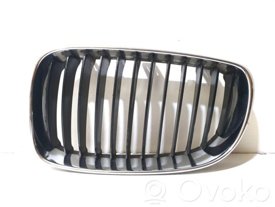 BMW 1 E81 E87 Grotelės priekinės 