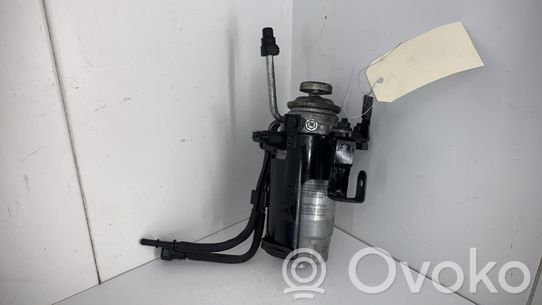 Polttoainesuodattimen kiinnikkeen pidike   319701R900