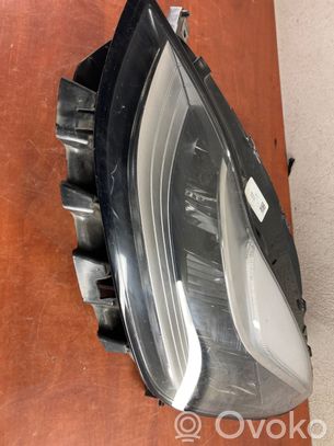 Tesla Model 3 Priekinis žibintas 