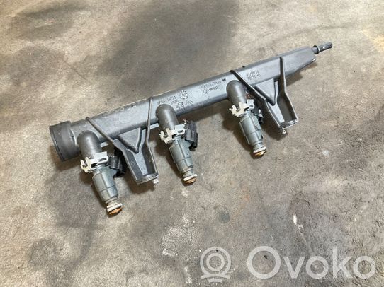 Peugeot 2008 II Inyector de combustible 