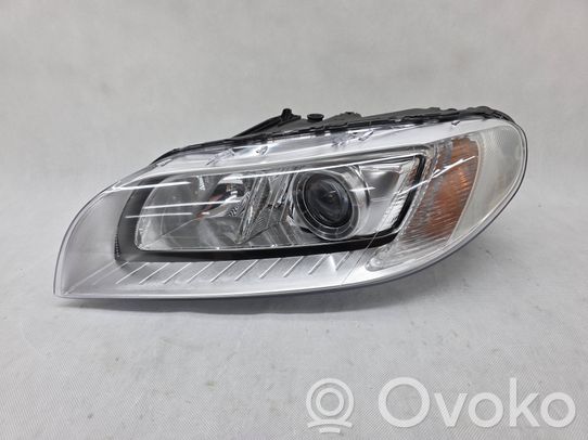 Volvo XC70 Priekinis žibintas 