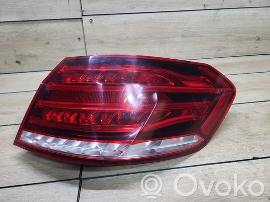 Mercedes-Benz E W212 Galinis žibintas kėbule 