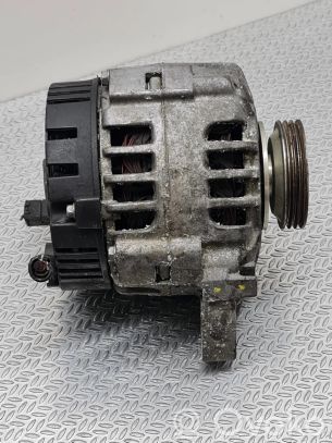 Renault Sandero I Generatore/alternatore 