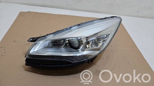 Ford Kuga II Priekinis žibintas 